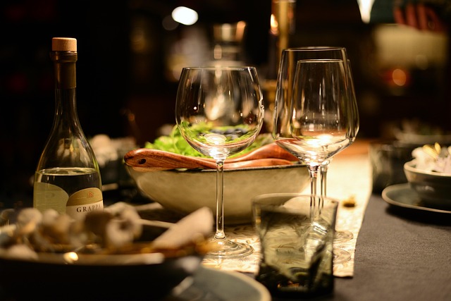 Luxury Hotels in Dallas Uptown for Couples Close to Fine Dining