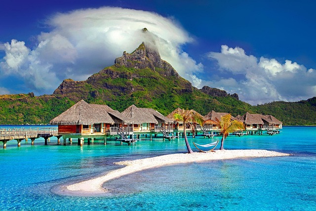 Luxury Resorts in Waikiki for Couples With Ocean Views