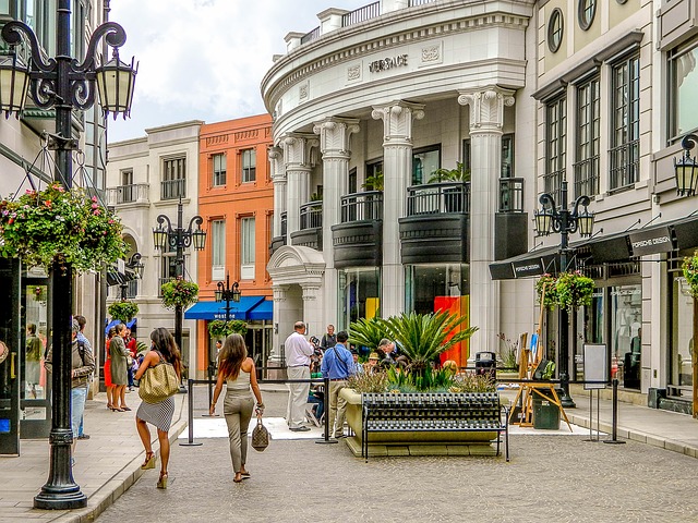 Luxury Shopping Guide in Beverly Hills Rodeo Drive
