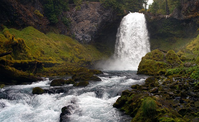 Premium Resorts in Bend Oregon With Mountain and River Views