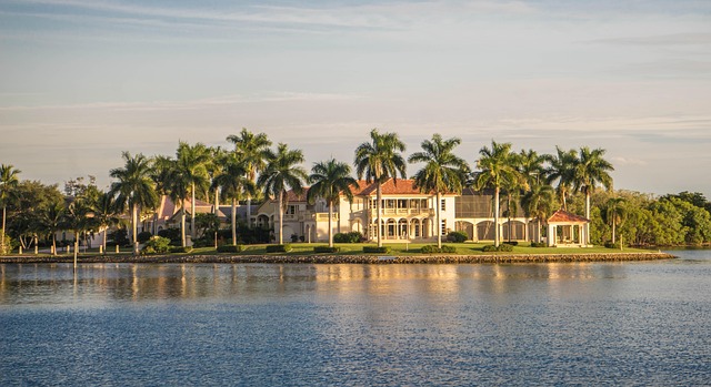 Relax Villas in Naples Florida With Quiet Beach Nearby