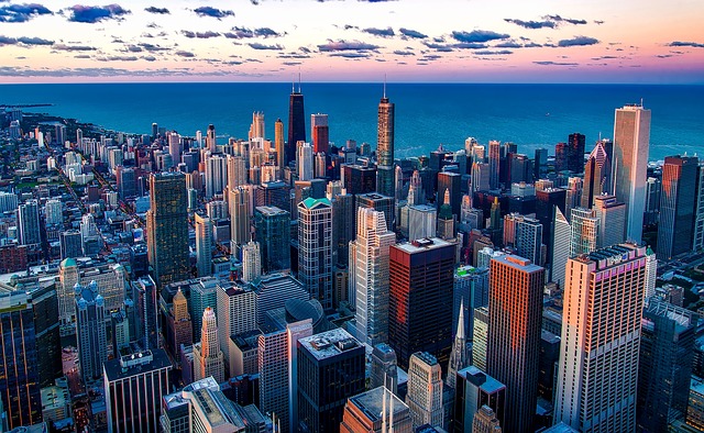 Scenic Hotels in Chicago With Lake Michigan Views for Couples