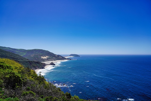 Scenic Villas in Big Sur With Cliffside Views